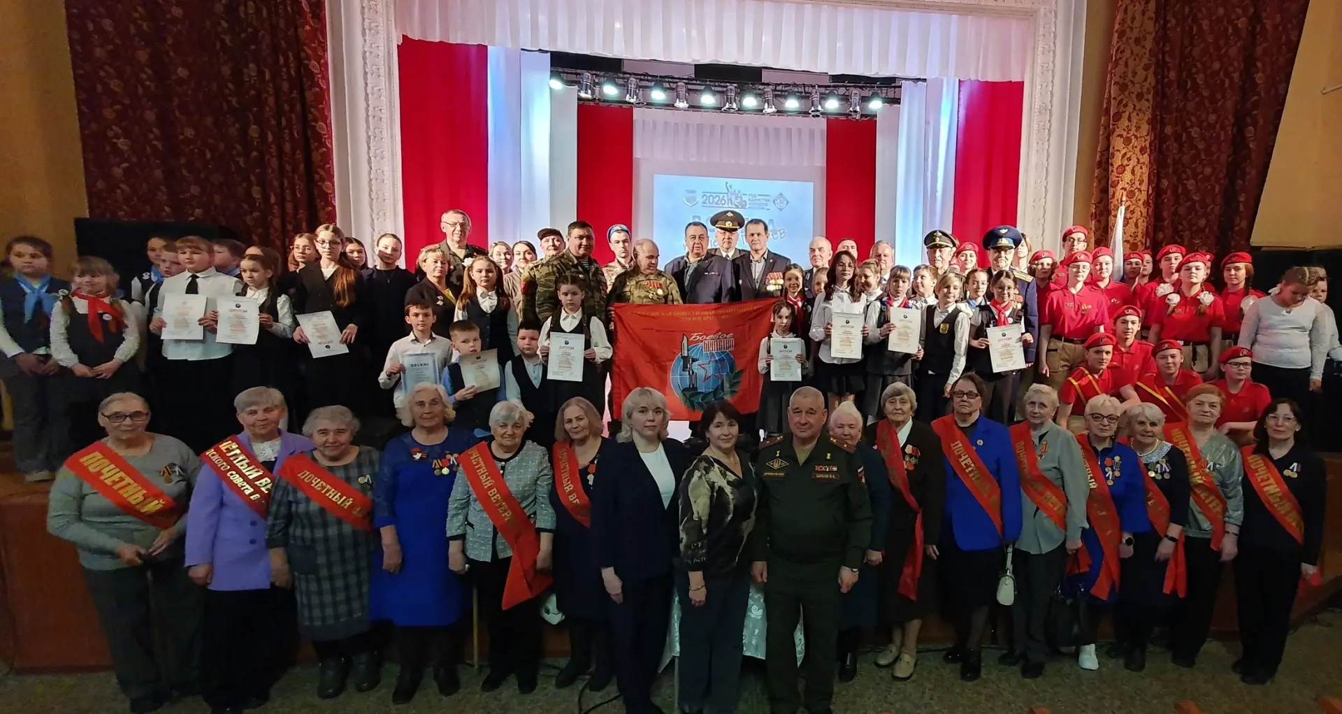 Когда встречаются поколения героев 🔥
 
⭐24 апреля в Доме культуры «Россия» сердце замирало от гордо