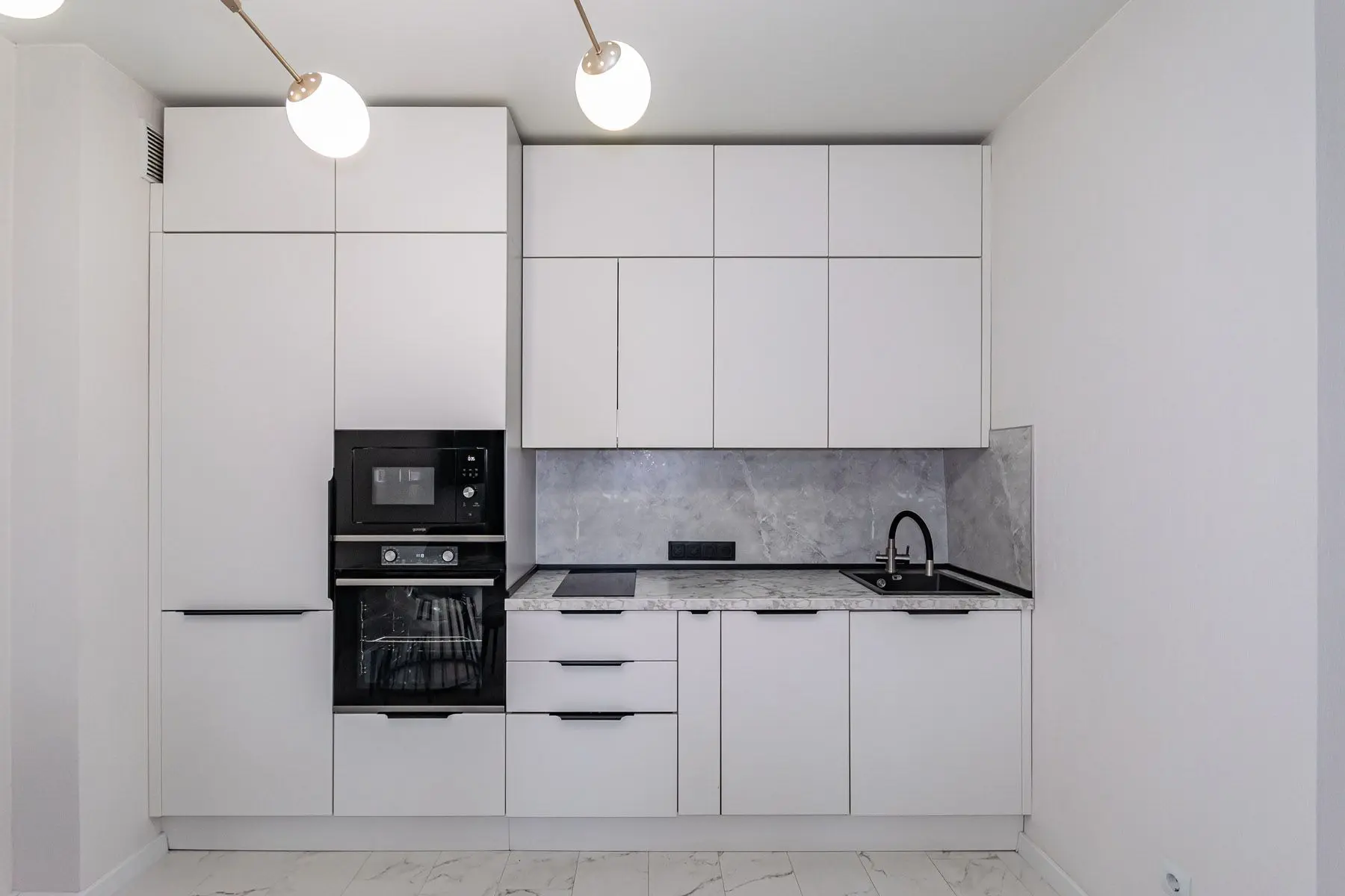 В продаже 2 комнатная квартира

📍Район: Юго-Запад
ЖК Московский квартал-2
ул. Московская д. 192
4 э