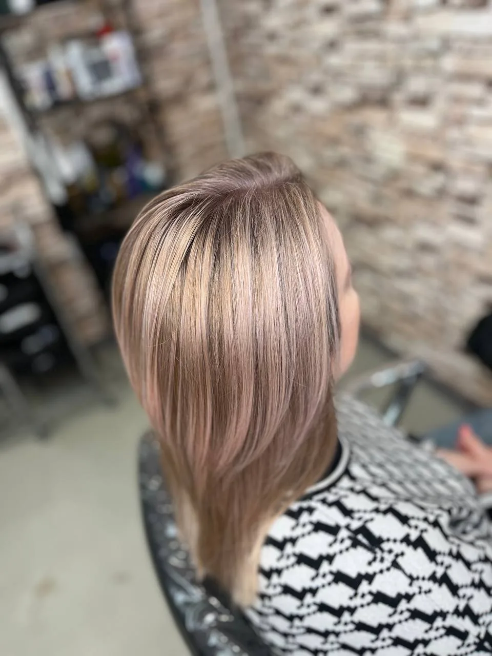 Привет всем кто хочет быть  неотразимой этим летом😍🥰

Ищем моделей на сложные окрашивания.💇‍♀️ (ш