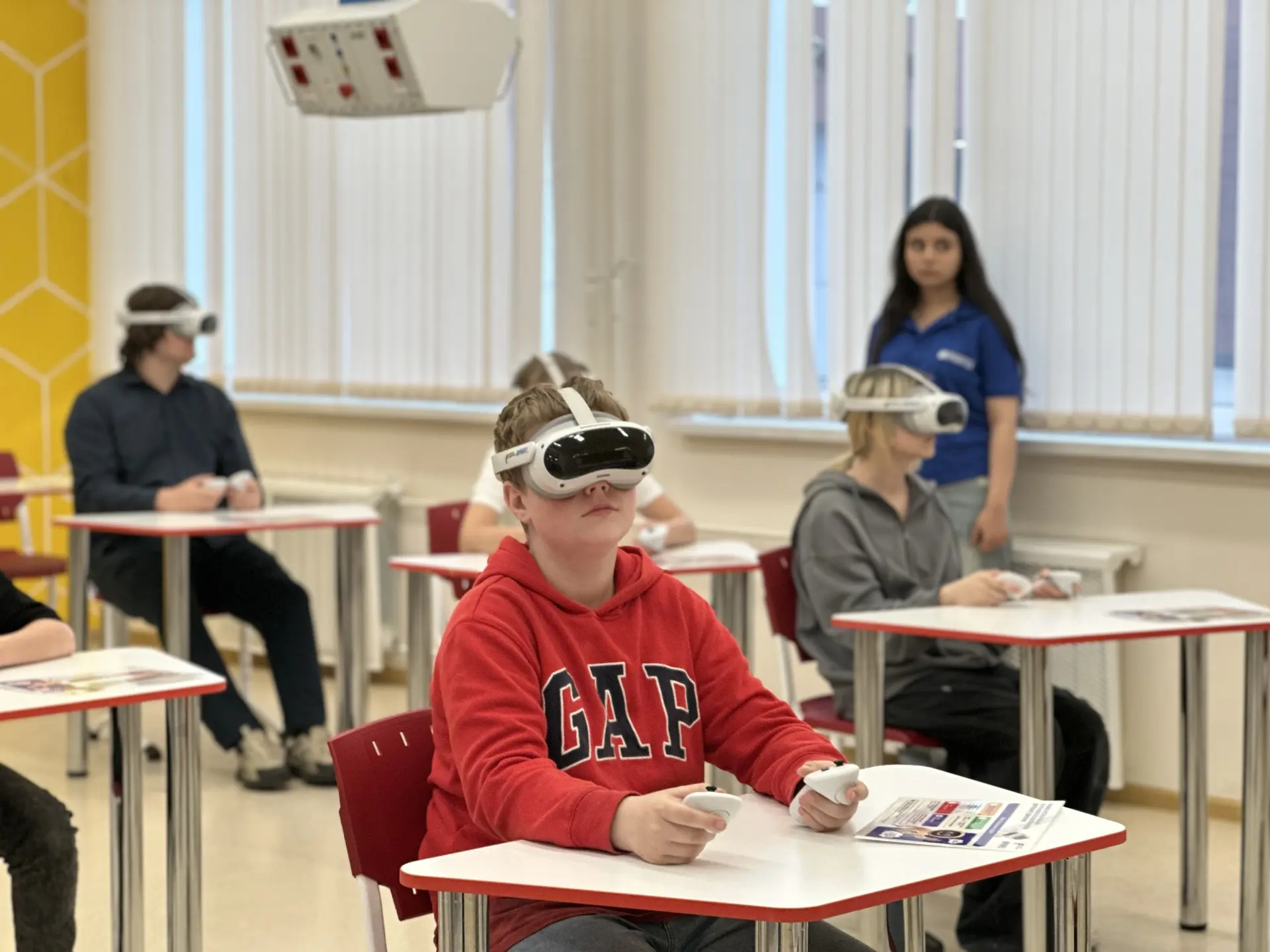 За безопасность — с технологиями будущего! 🚦🕶️

1 июня 2026 года в IT‑CUBE Г.о. Подольск Гимназии 