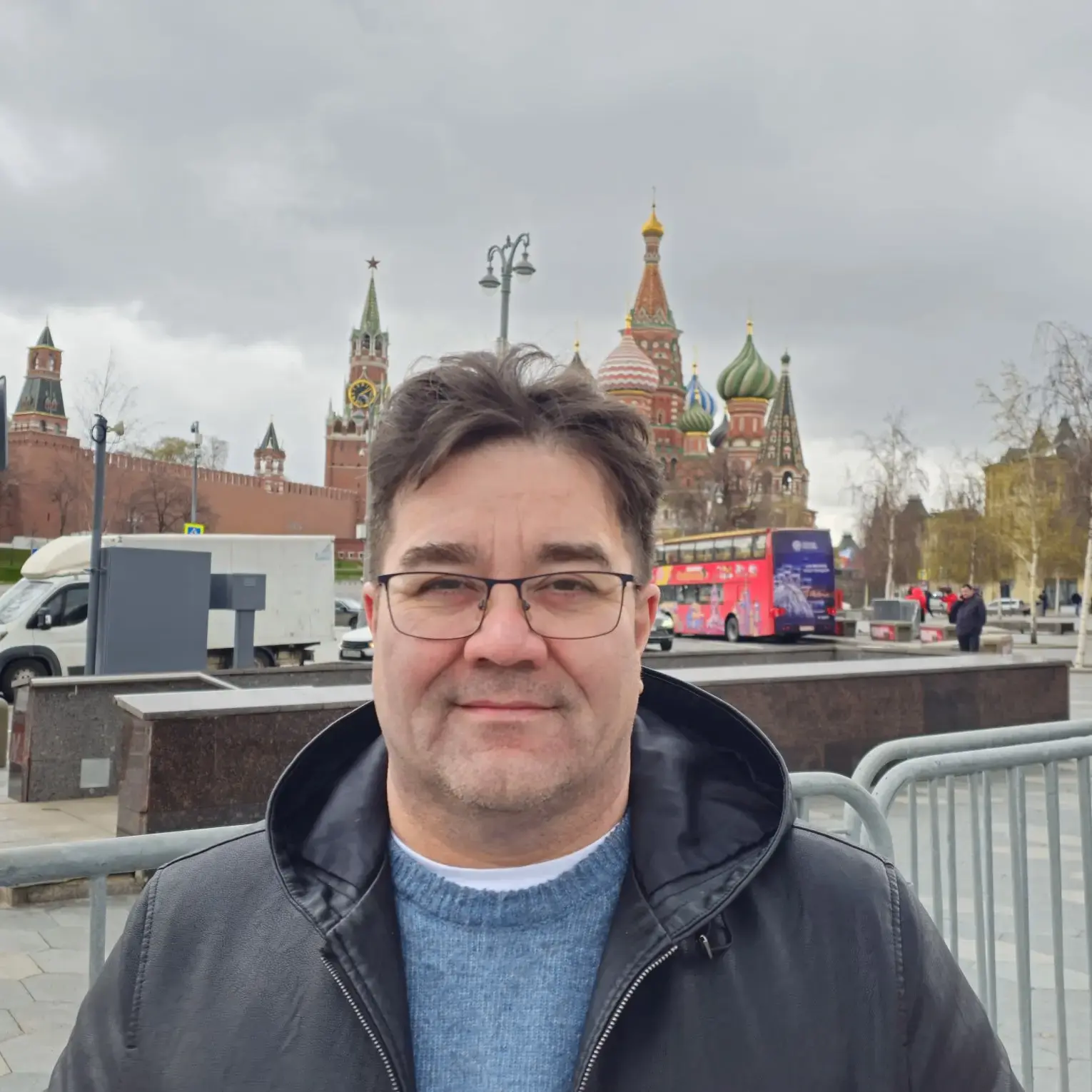 Тот, кто хочет - ищет тысячу возможностей, кто не хочет - тысячу причин.
Эта фраза дает понять, наск