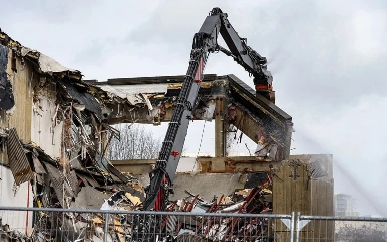 🏗 Верховный суд уточнил, какие самострои будут сносить, а какие можно узаконить

Верховный суд Росс