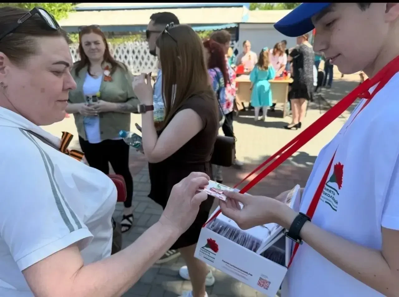 Благотворительная акция «Красная гвоздика» продолжает свою ежедневную работу.

Каждый день волонтёры