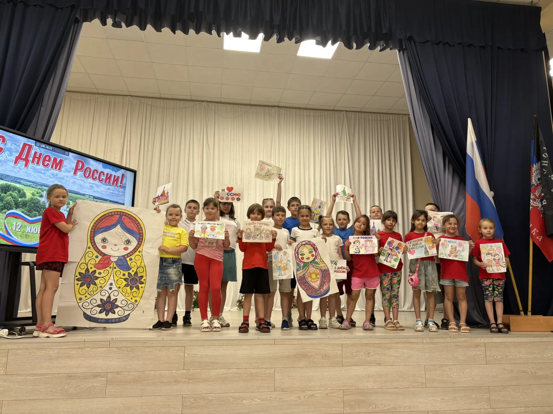 🇷🇺 Наш День России в пришкольном лагере «Мечта»! 🇷🇺

Сегодня на территории нашего лагеря царила 