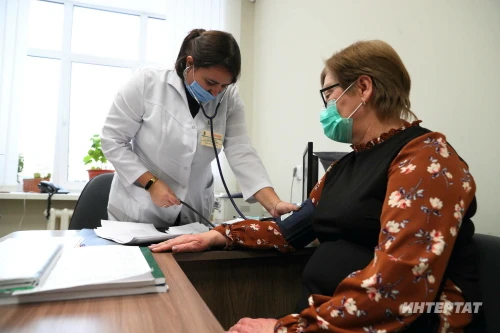 Татарстанның Республика клиник йогышлы авырулар хастаханәсенә охшаш билгеләр белән бер-бер артлы ике