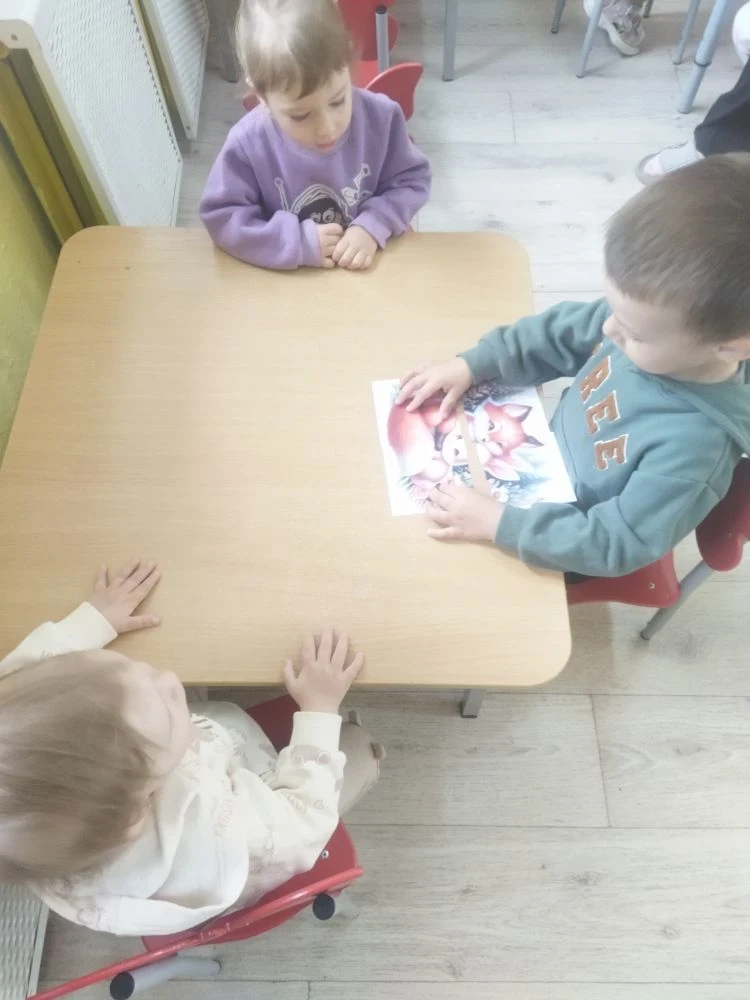 Вчера в разновозрастной группе прошёл День русских народных сказок. 
Ребята приняли участие в игре "