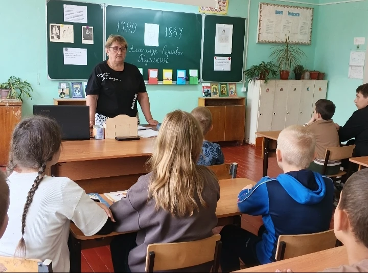 6 июня отмечается День русского языка
Эта дата выбрана неслучайно: именно в этот день в 1799 году ро