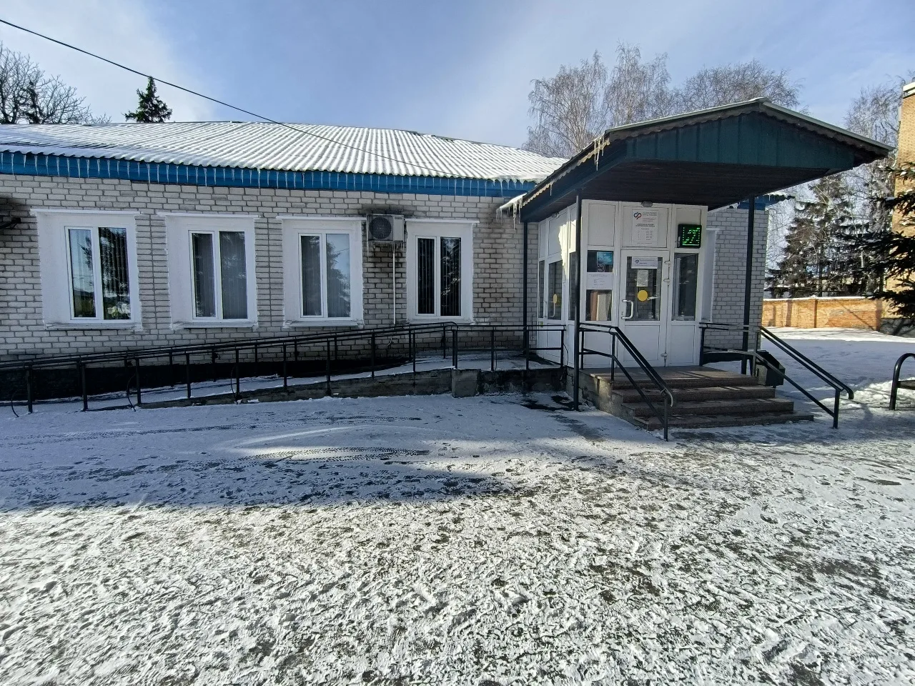 м своих детей из специального помещения, где на большом экране транслируется всё, что происходит в а
