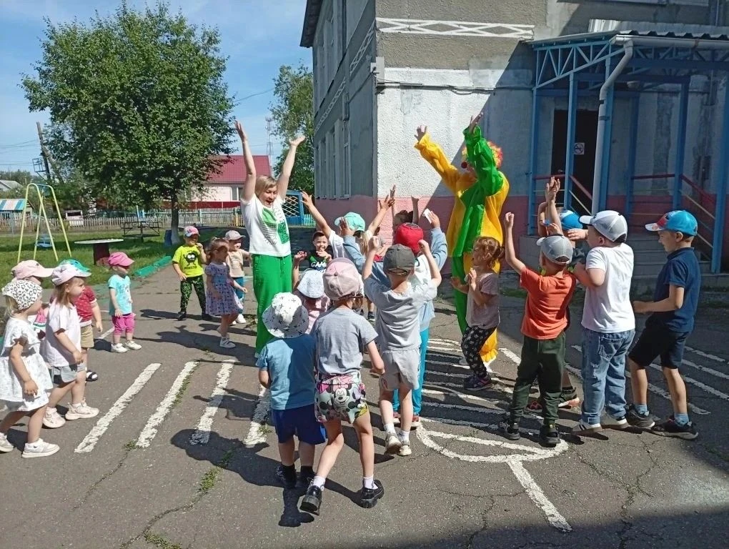 День дружбы в детском саду: Веселинка проверяет, умеем ли мы дружить
Сегодня в нашем детском саду ца