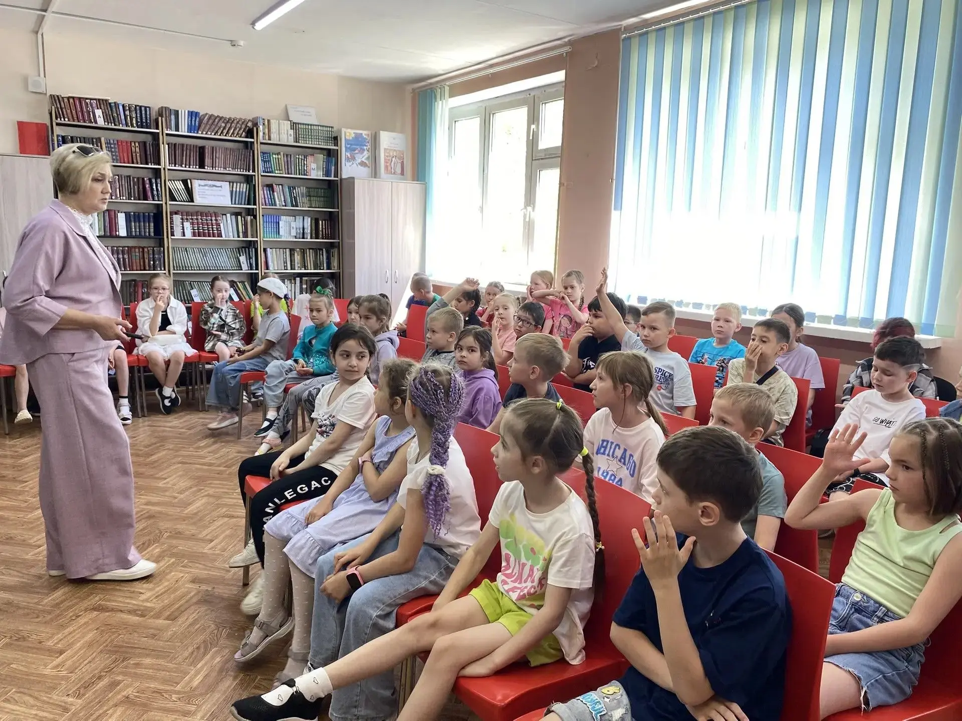 🌿☘️🌿В дни школьных каникул 9 июня в школьном лагере школы №161 педагог дополнительного образования