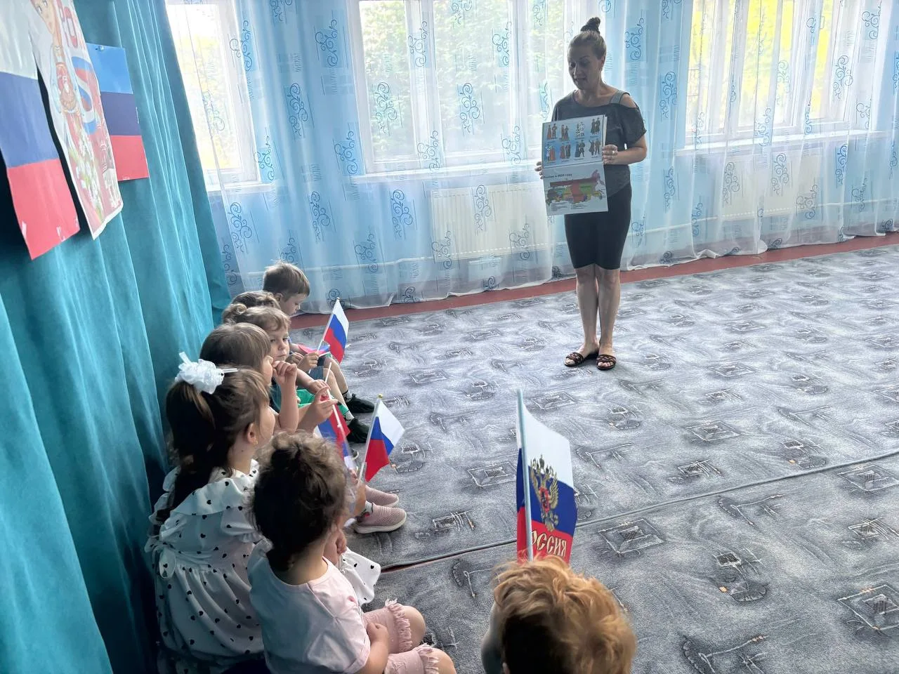 11 июня  прошло тематическое мероприятие "12 июня - День России".
Праздник "День России" играет огро
