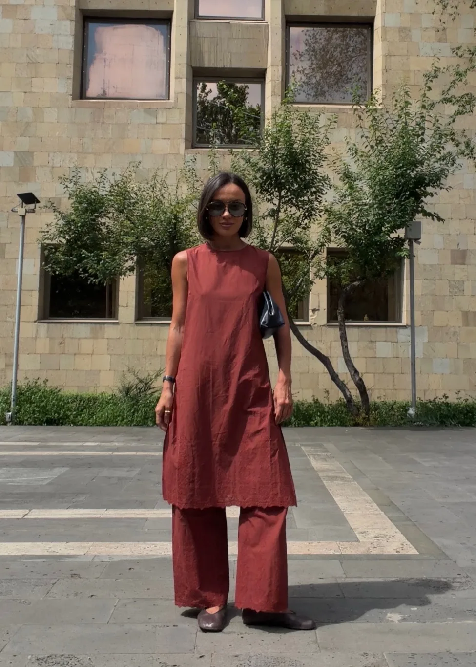 костюм Voishe 
клатч Caerus 
балетки Ekonika 
очки Bottega Veneta 
#lookoftheday 🌱
