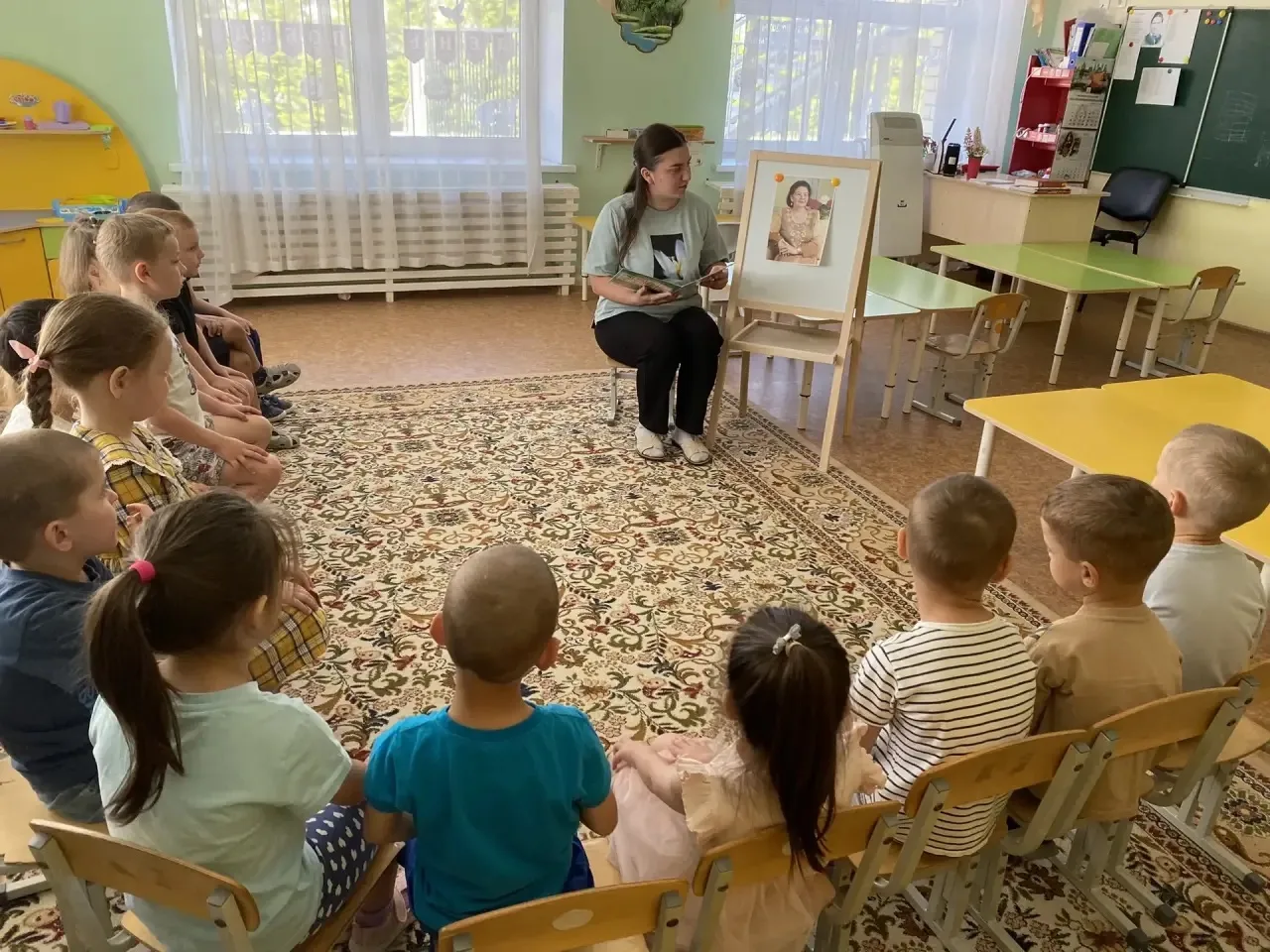 Бүген безнең 2нче төркем балалары күренекле татар шагыйрәсе, язучы Эльмира Шәрифуллинаның иҗаты белә