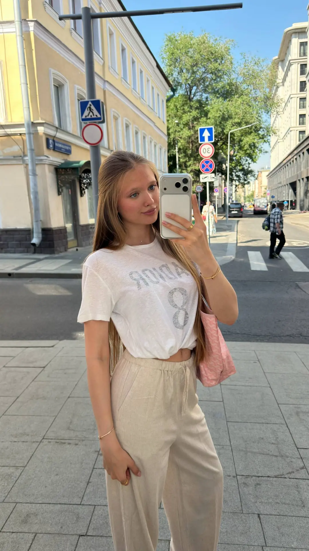 В душе🌴🥥🌊🍍🏖️👙
Уже хочется каникулы…

Сходила в салон, встретилась с подружкой и приехала домой