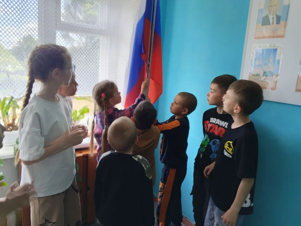 ⛺💫✨🌿Сегодня в нашем лагере в гостях— выпускник нашей школы, член военно-патриотического клуба «Рус