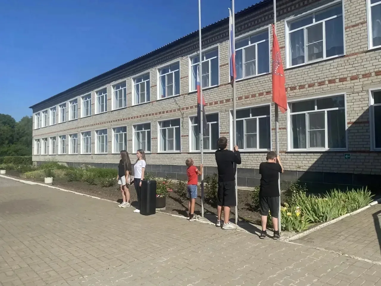 #ДетскийОтдых #ПришкольныйЛагерь
Новый день в нашем лагере. 

    Утреннюю зарядку для ребят провела