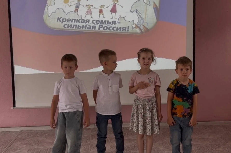 🌸 День семьи, любви и верности в нашем детском саду! 🌸

👪❤  В детском саду 8 июля отметили особен