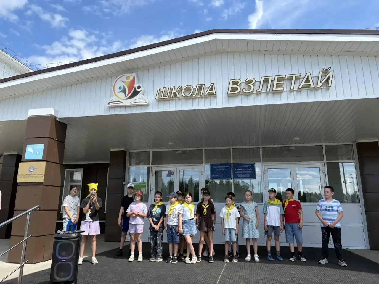 🎭 День эмоций в «Мультстране: 21 кадр лета»

Сегодня в нашем лагере был особенный день, посвящённый