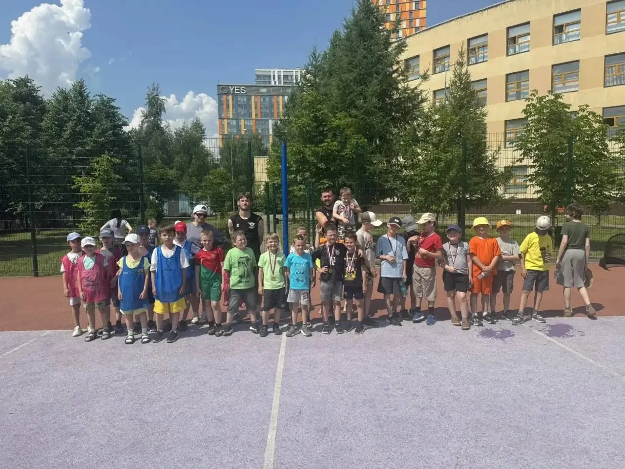 ☀️🎉 Закрытие первой школьной летней смены!

Сегодня завершилась первая школьная летняя смена — ярка
