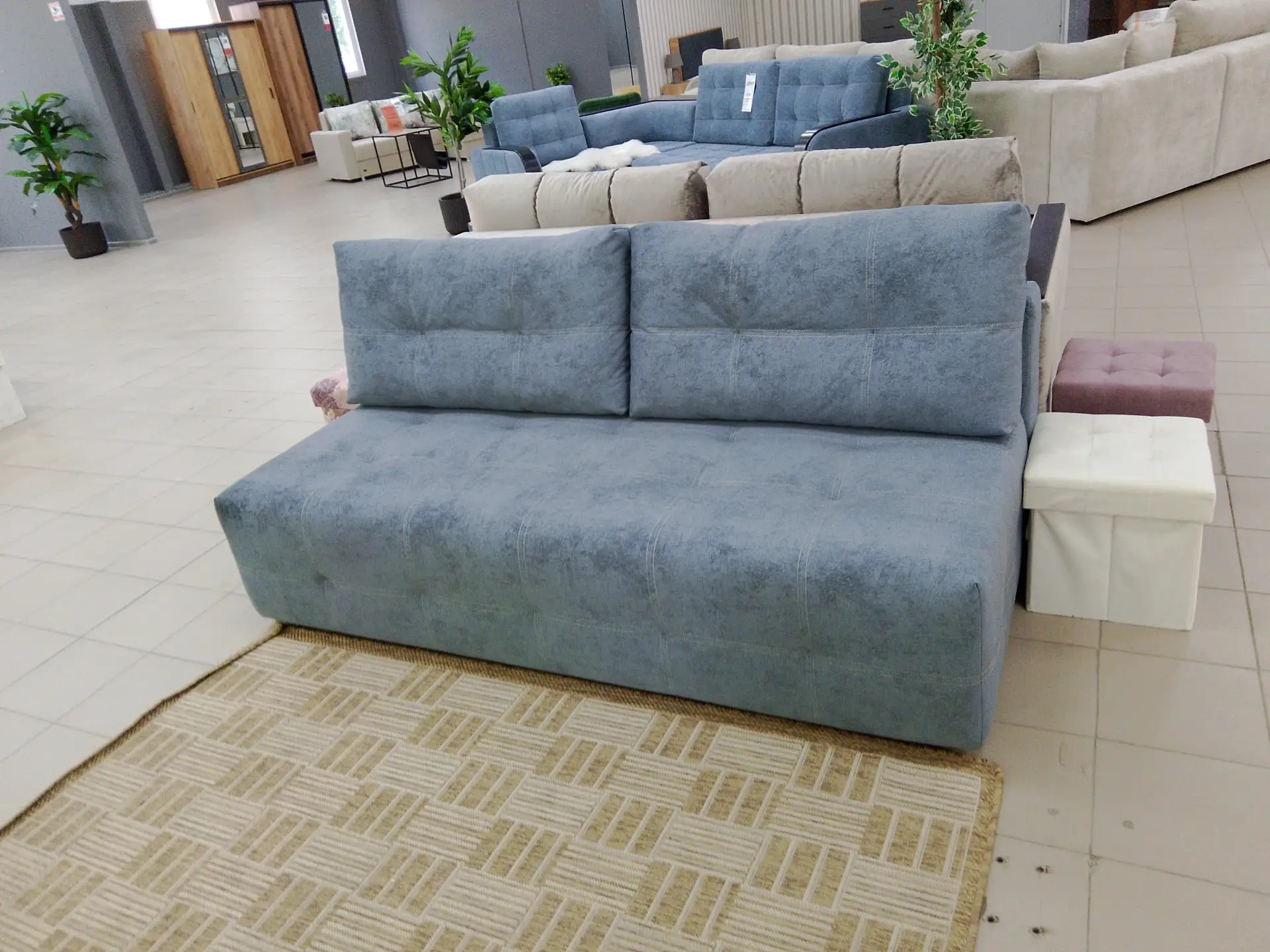 Диван некст 
Габариты : 205/100
Спальное место: 205/150
Цена со скидкой 29.999