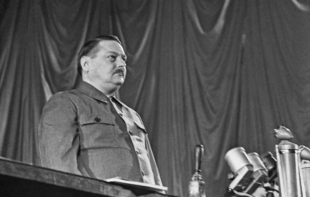 ⚡📆3 июня 1943 года — день первого награждения медалью «За оборону Ленинграда» 

⚡В этот день на тор