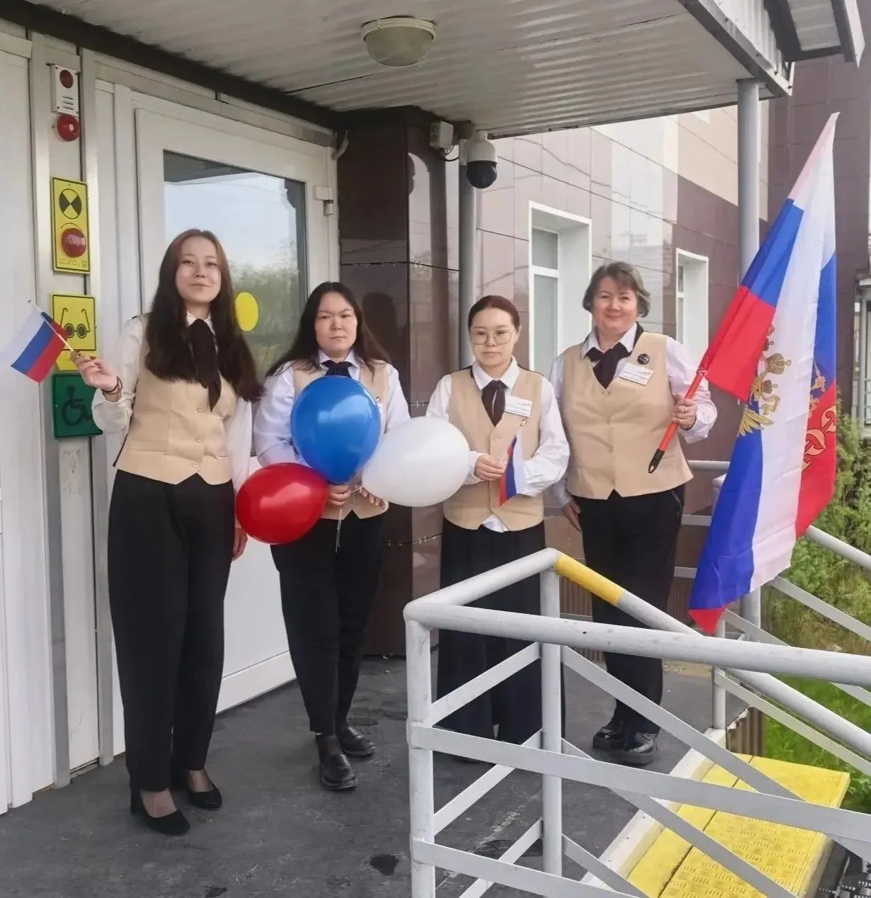 С Днём России!

🇷🇺 Этот праздник — про нашу общую историю, единство, любовь к родной земле и веру 