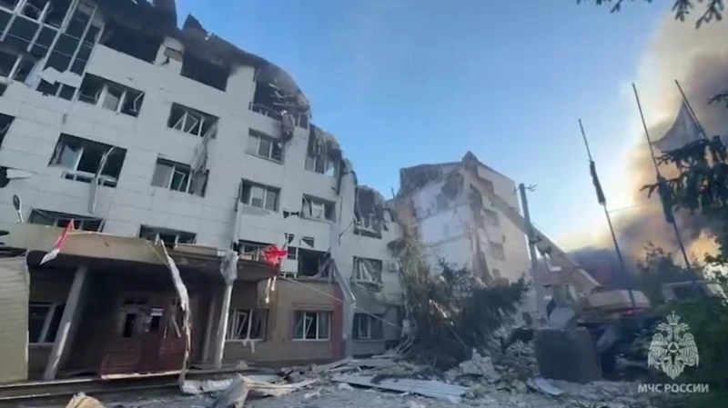 Скорбим 🙏🙏😭

Посвящается погибшим в общежитии колледжа в Старобельске🙏🙏🙏

Господь, услышь всю 