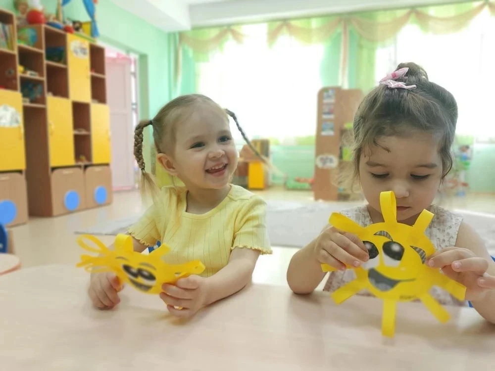 Сегодня в группе «Колобок» было по-настоящему солнечно! ☀️
Наши ребята с большим увлечением создавал