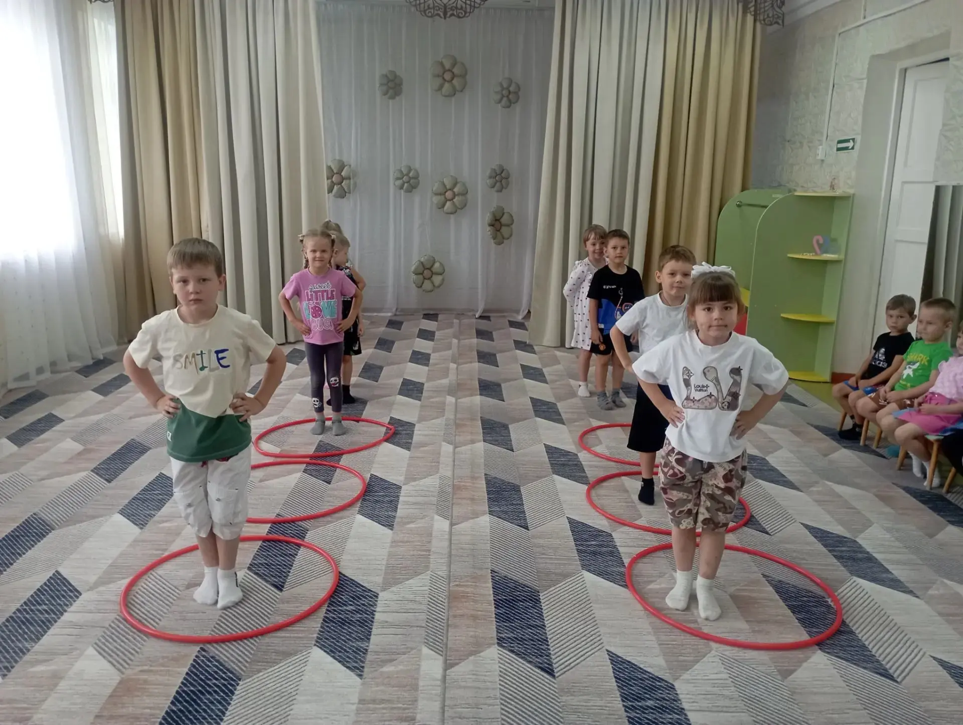 В рамках Дня здоровья в старшей и подготовительной  группах дошкольного учреждения прошло спортивное