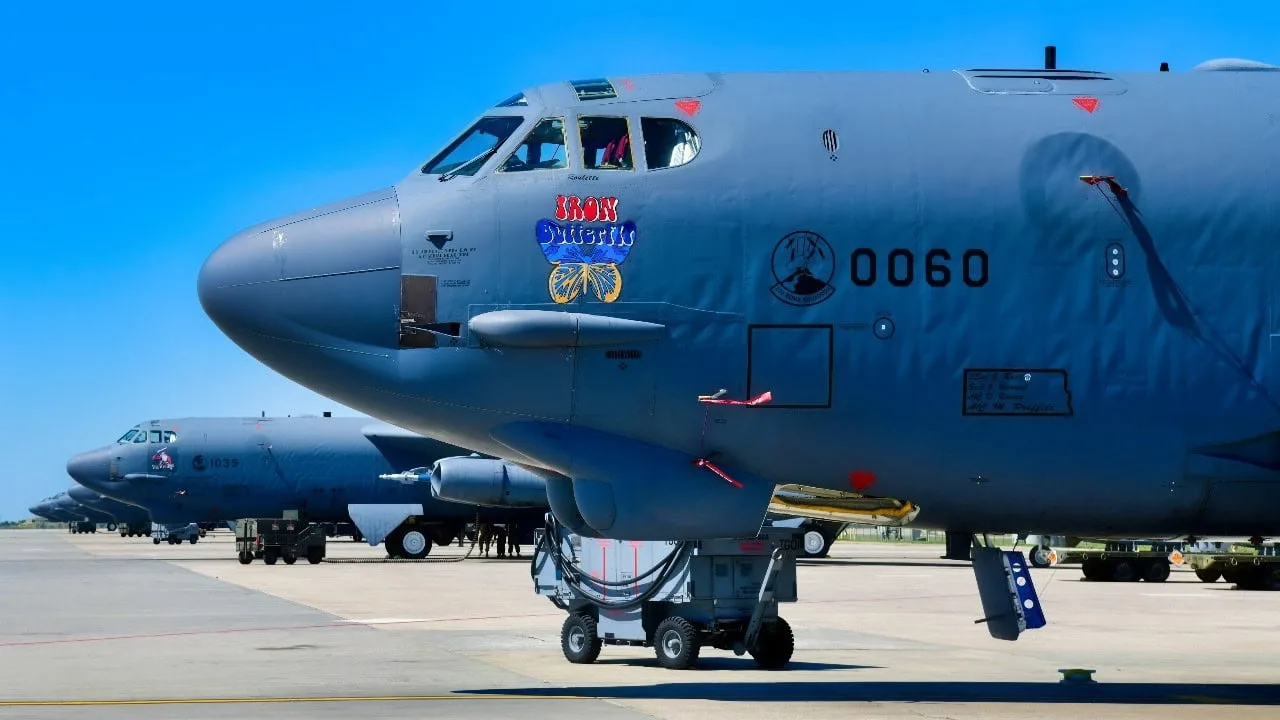 The Air Force's B-52 Bomber Is Fighting In a World It Was Never ...

Заголовок: Крушение B-52 на ави