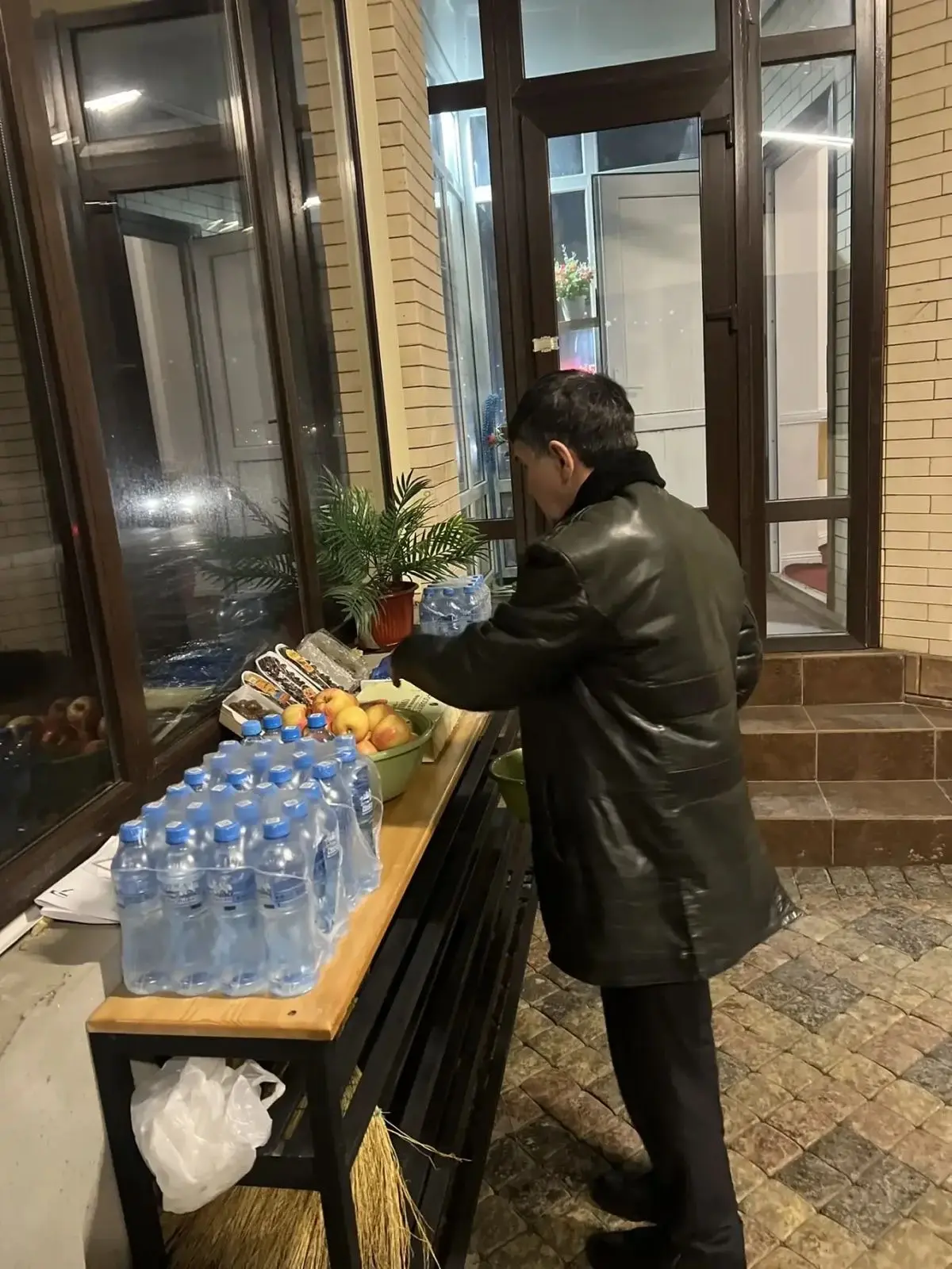 Минсельхоз Ингушетии обеспечил придорожные мечети водой, финиками и фруктами на время Рамадана

В бл