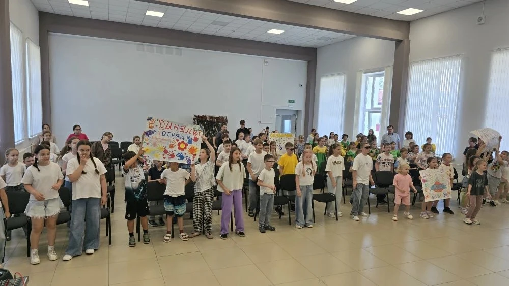 В «РАДУГЕ» ЗАЖГЛИСЬ ОГНИ ТВОРЧЕСТВА: КАК ПРОШЛО ОТКРЫТИЕ СМЕНЫ

В школьном лагере «Радуга» дан старт