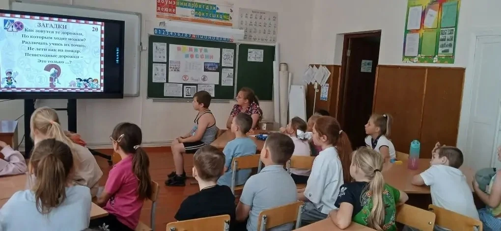 В ЛОУ при МБОУ СОШ 3 обучающиеся принимают участие в кружковой деятельности 🌸

#МБОУСОШ3
#школа3
#ш