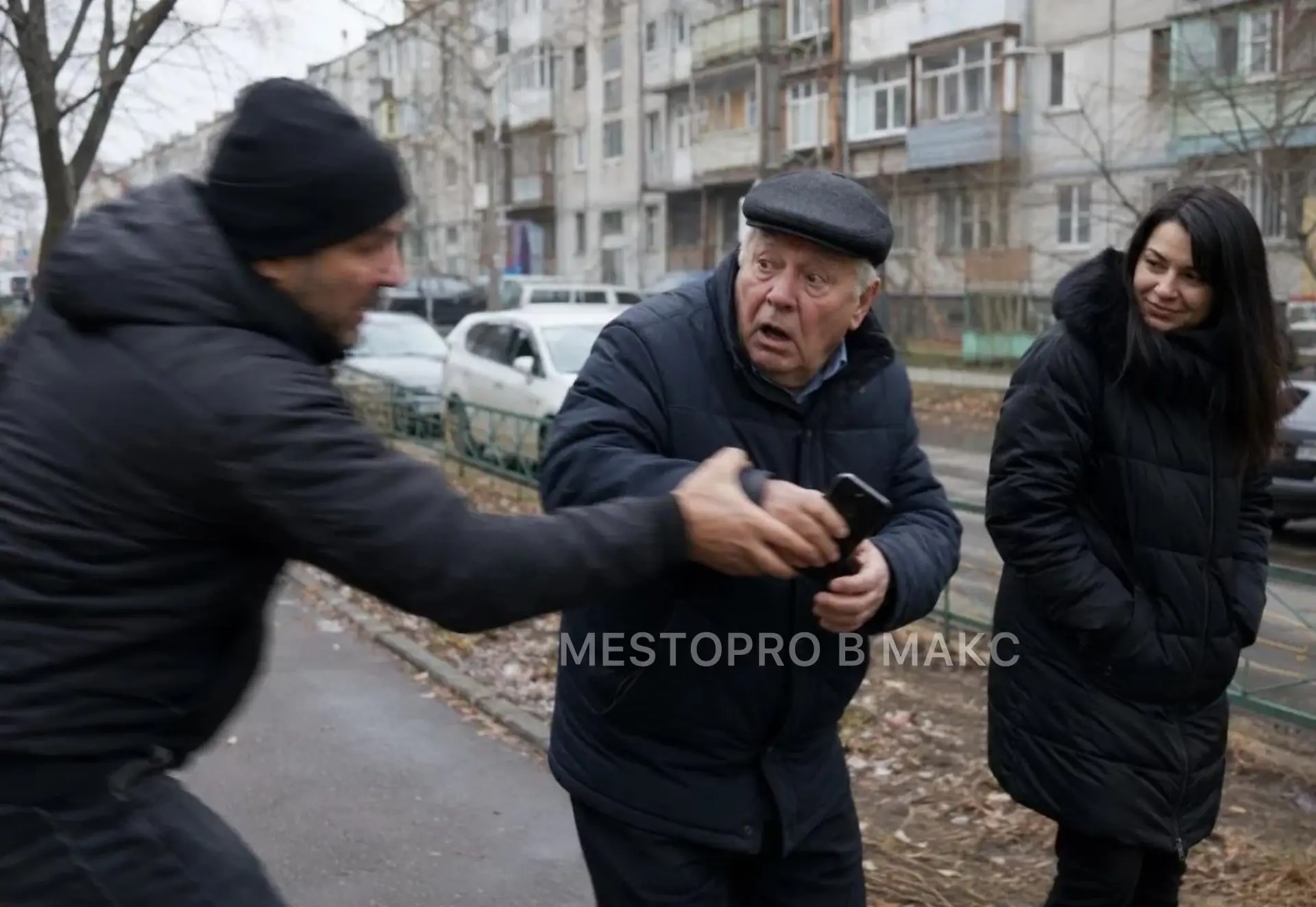 Ничего святого: парочка хабаровчан отвлекли пенсионера беседой и выхватили у него телефон

В Хабаров