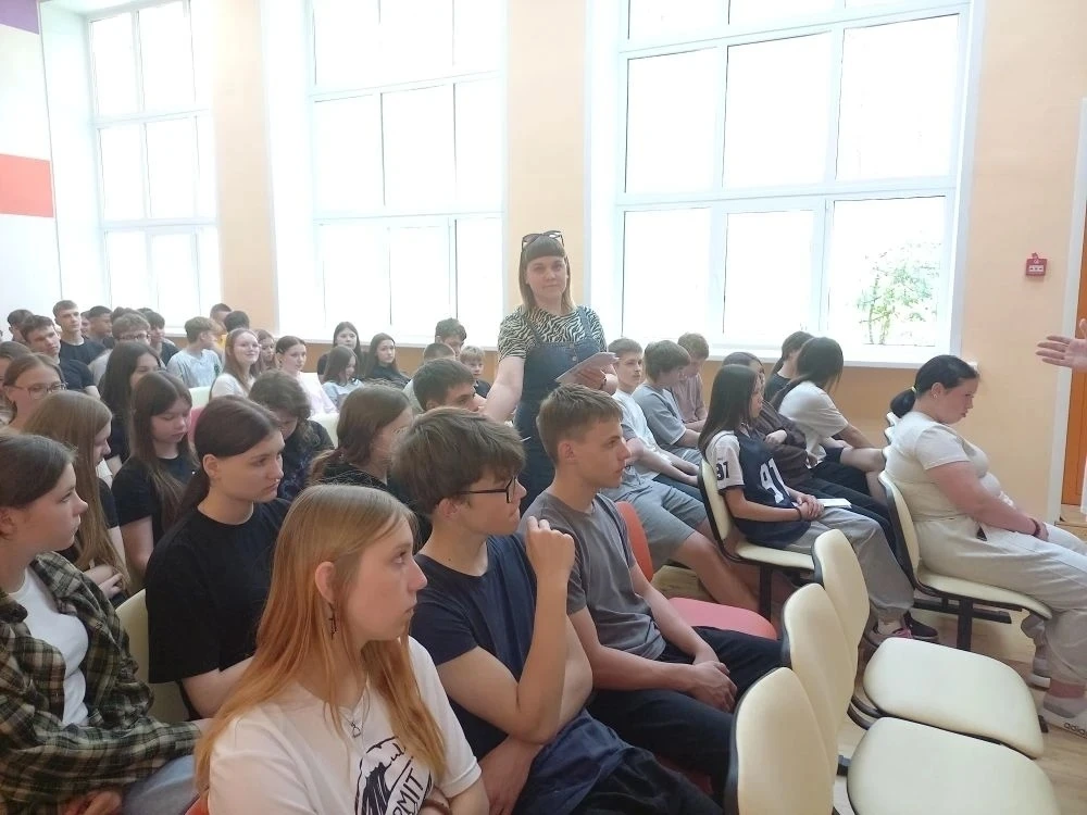 🍏 Выбирай жизнь: в ДООЦ им. Т. Савичевой прошла беседа о главном

22 мая на базе МОУ ДО ДООЦ им. Т.