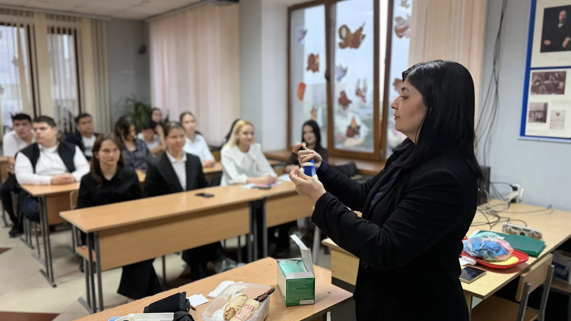 Сегодня в КЧФЮК прошли открытые  уроки по оказанию первой помощи. Участие в них приняли студенты 1 и