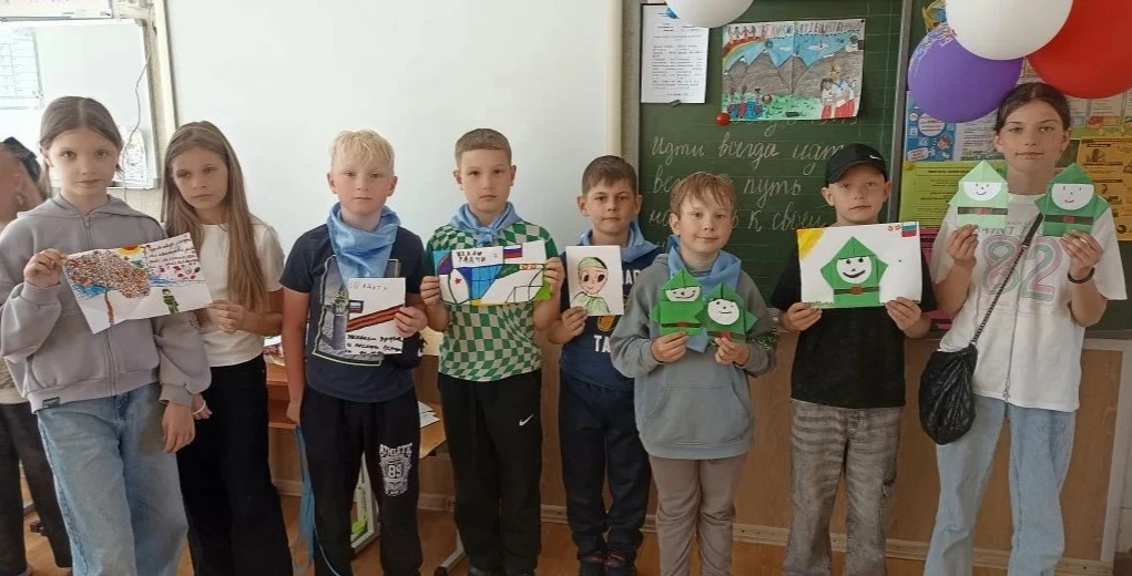 В лагере ярко и дружно прошёл день добрых дел✅️ 

Ребята писали письма участникам специальной военно
