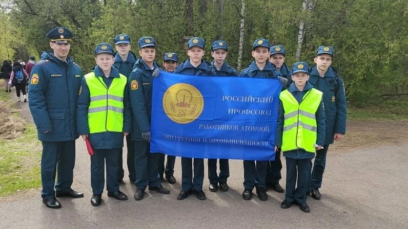 15 мая кадеты 7Б класса приняли активное участие в субботнике на территории природной зоны «Беличья 