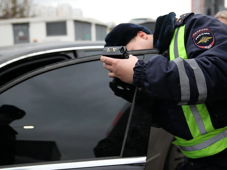Осторожно, тонировка! За нарушение — 6 суток ареста.
 
В Балашове остановили 20-летнего водителя из 