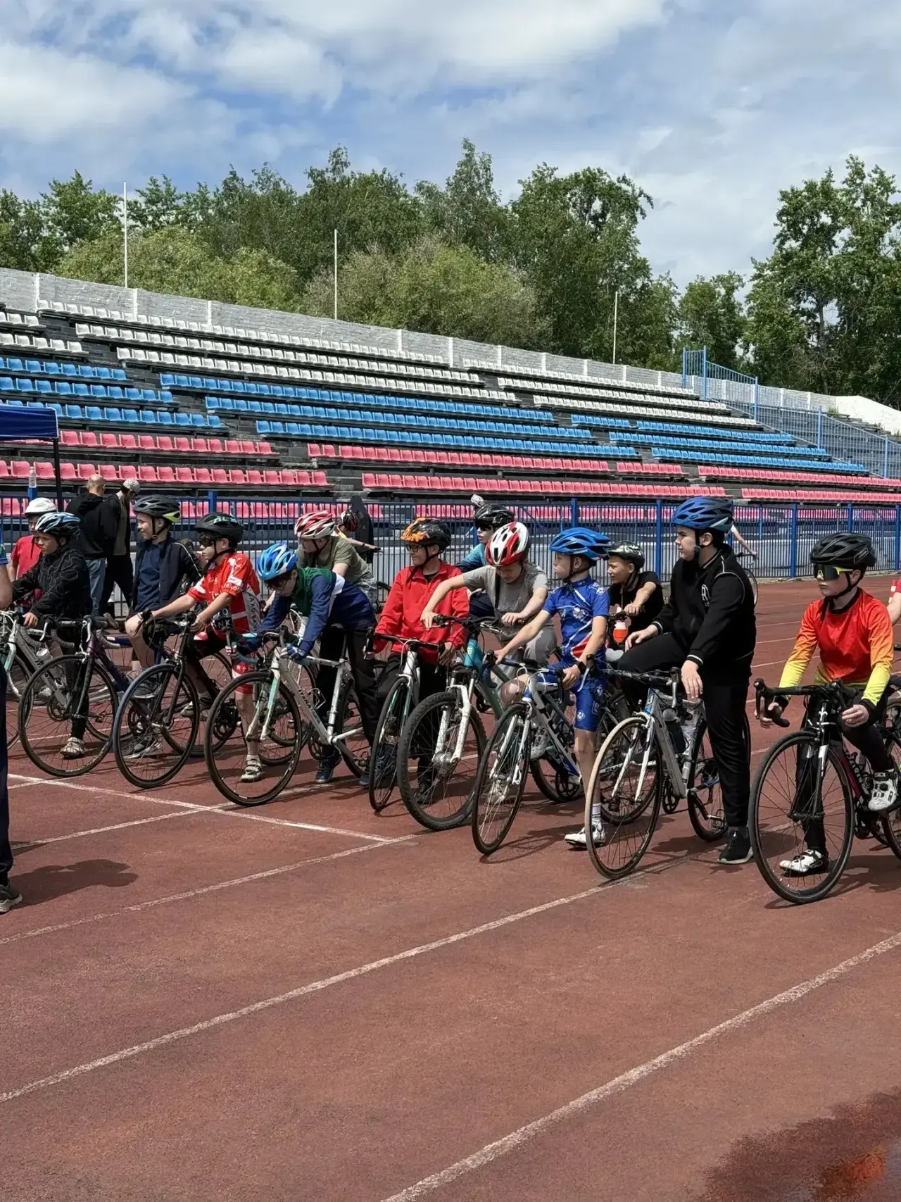 🚴‍♀️ Городские соревнования по велоспорту (шоссе) прошли на стадионе «Юность»

7 июня на стадионе «