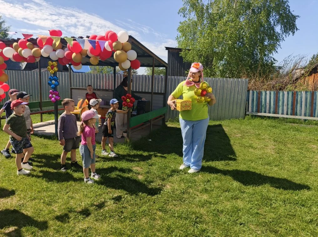 🎊Яркий праздник на свежем воздухе состоялся в нашем детском саду 1 июня! 
🤡Весёлый клоун Клепа, оз
