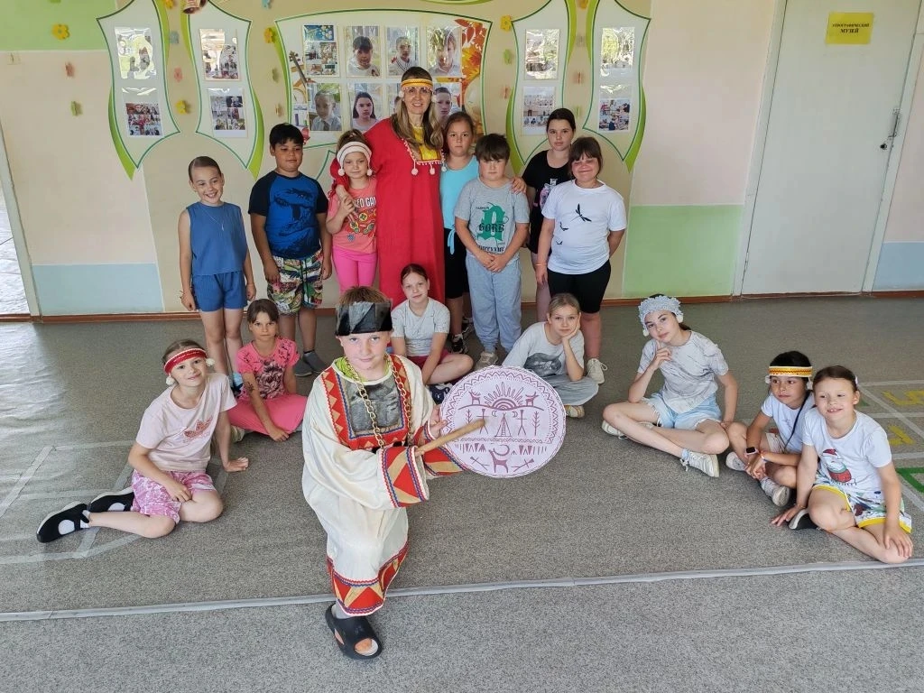 ❄️День северных народов России🧊
Сегодня ребята из пришкольного лагеря "Орлята России " совершили пу