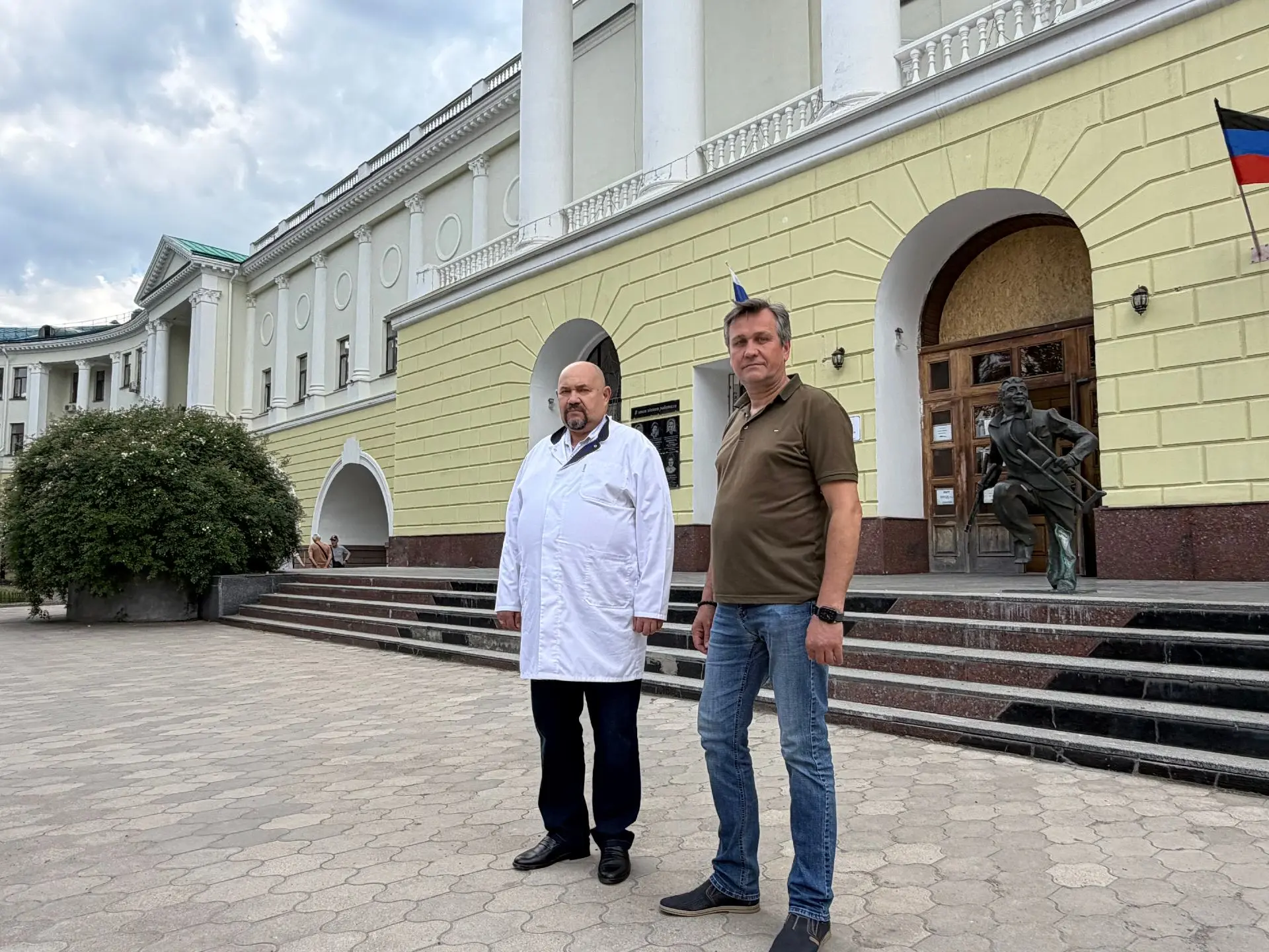 Правовая защита истории: вручено охранное обязательство для здания донецкой травматологии

Комитет п