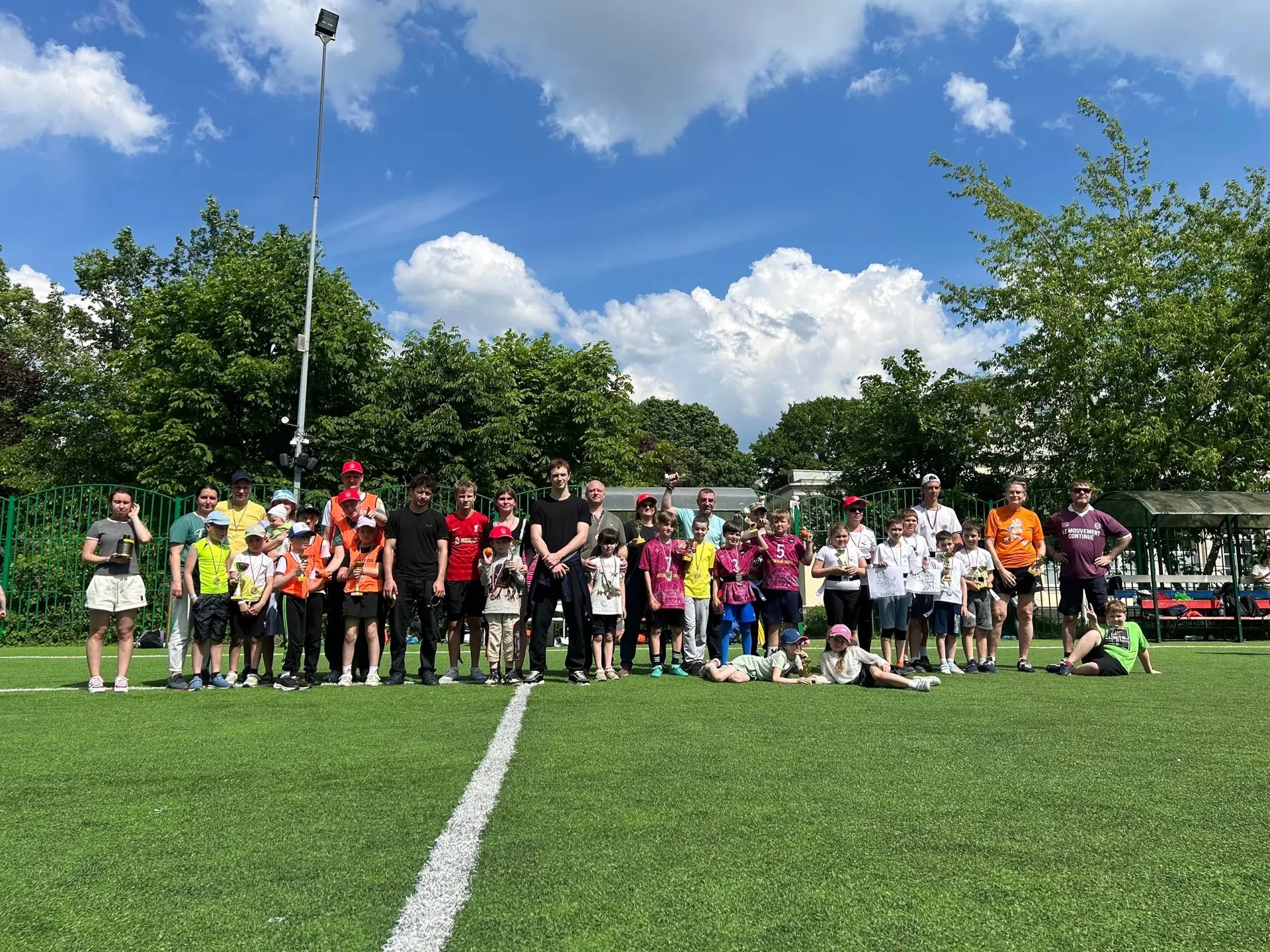 🏉 6 июня на поле Таврического сада состоялся Открытый фестиваль тэг-регби «Мама, Папа, Я - спортивн