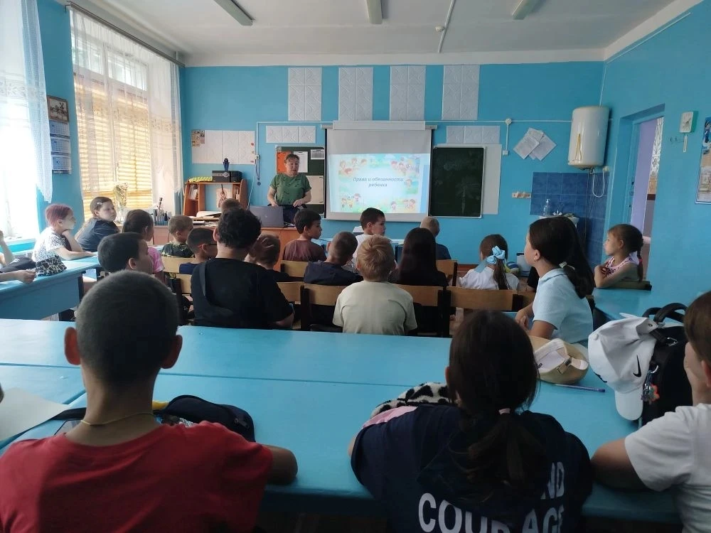 Правовой час и весёлые старты: как прошёл день в нашем лагере!

В очередной день лагерной смены наши