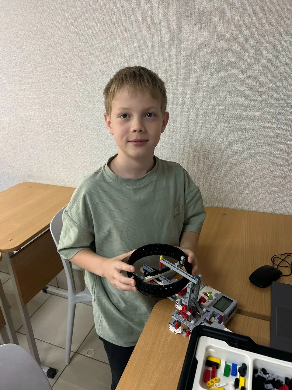 #Летняя_школа_2026 #1_неделя #3_день #1_половина_дня

Здравствуйте, родители юных инженеров! 🚀👨‍🚀