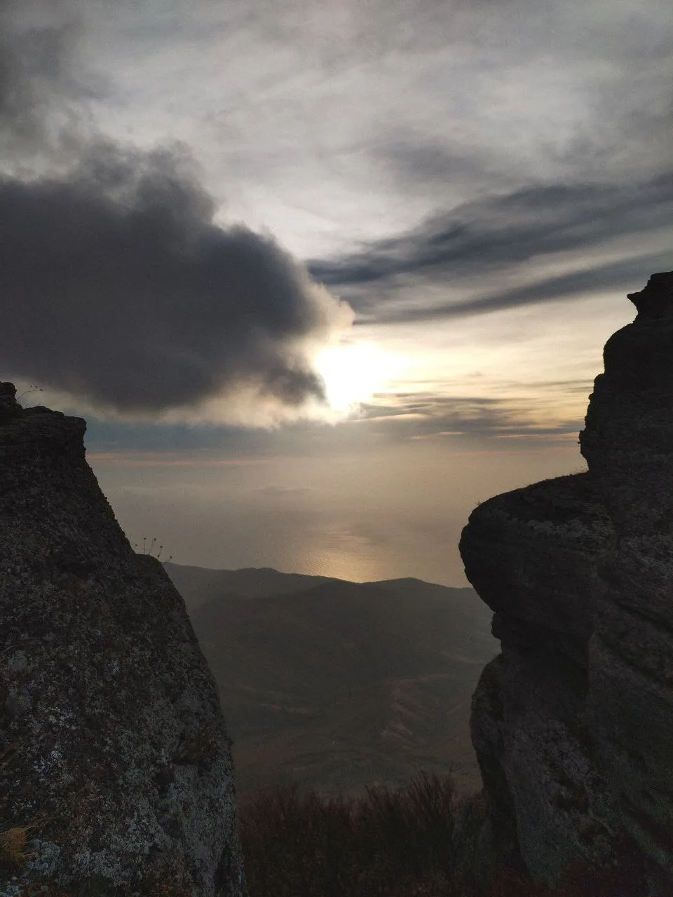 Южная Демерджи. Скалы Аленга и Чомачай⛰

гора Аленга высотой в 1 193 м — смотровая площадкой, с кото