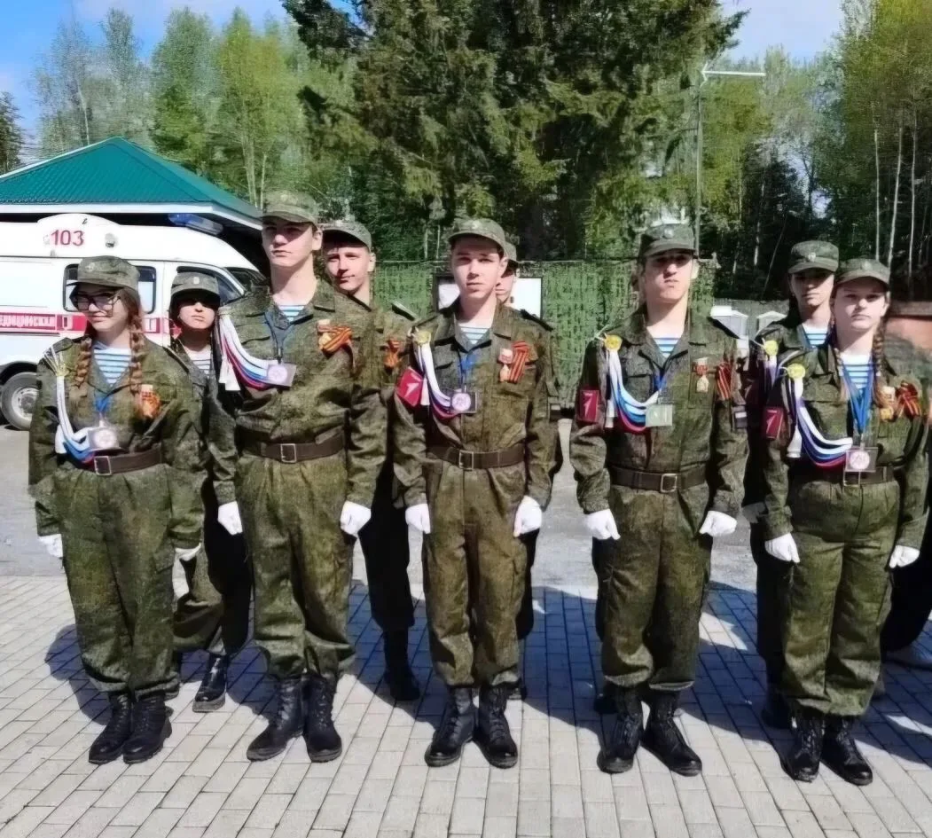Портрет команды 

💥Команда — это не просто люди в одном строю. Это дружба, взаимовыручка, ответстве