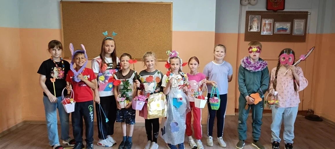 7 ДЕНЬ
🌈ЛОЛ "РаДуГа"🌈

План дня:
1. Зарядка. 
2. Линейка
3. Плетение букетов из цветов. 
4. Дефиле