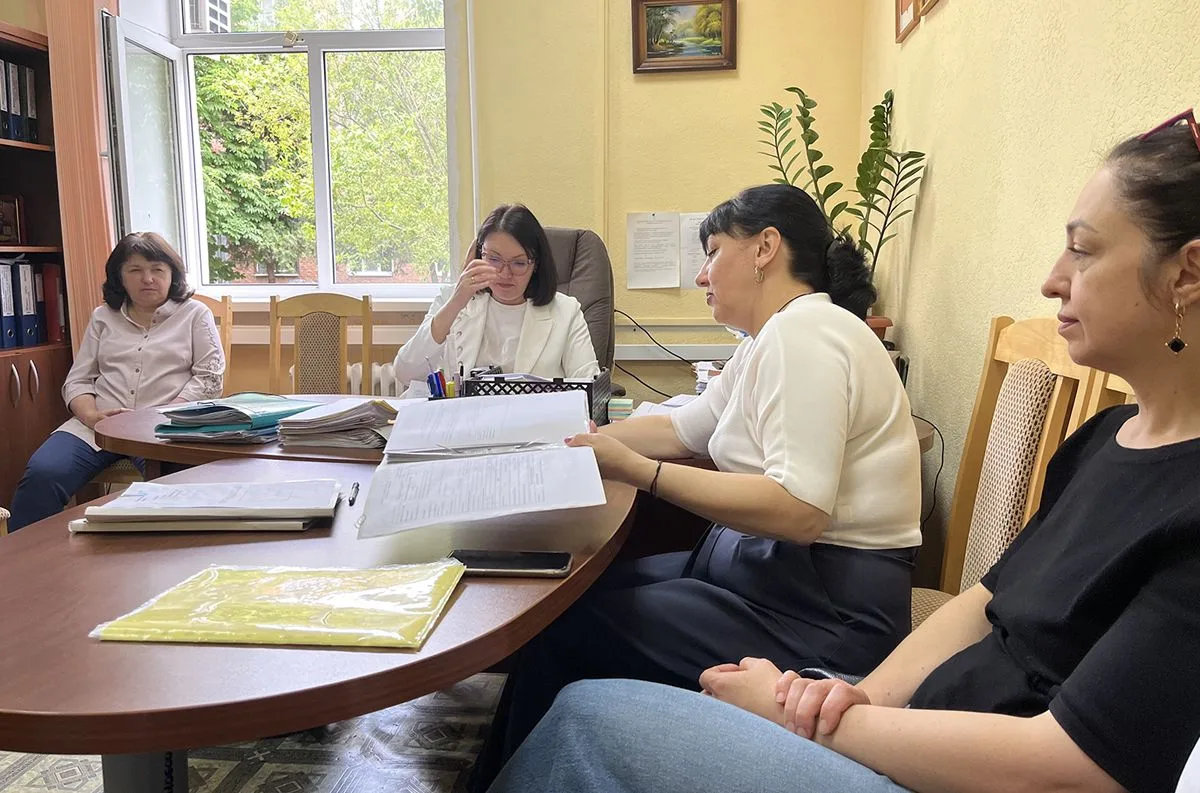 Налоговая служба помогает будущим предпринимателям, оформляющим соцконтракт, разобраться в базовых п